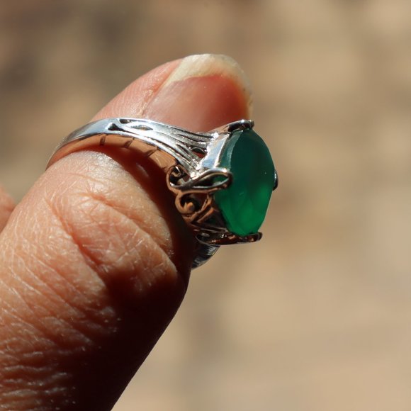 Handcrafted Natural 6.28 ct. Chalcedony Solitaire Ring Appraised - Picture 5 of 9